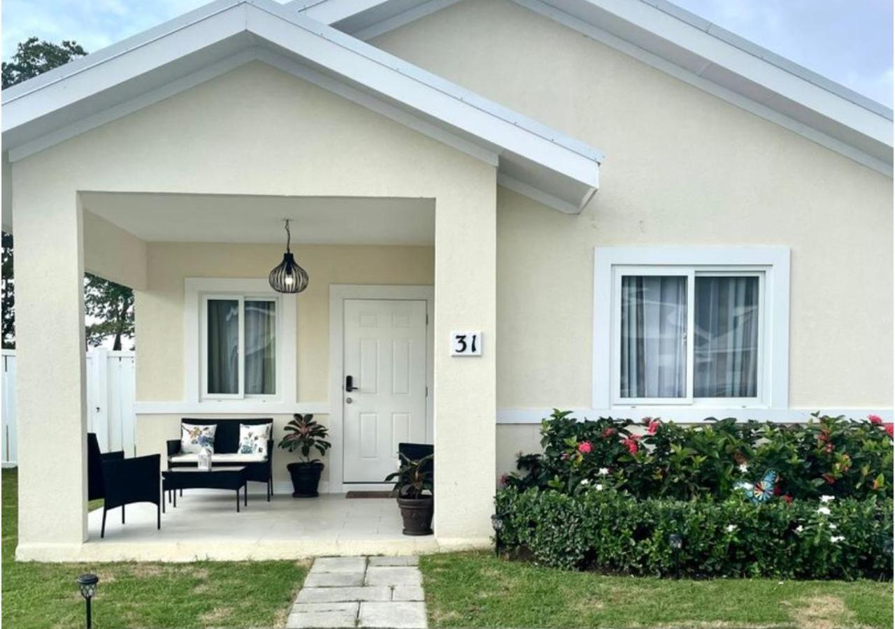 Seashore Vacation Home, Oceanpointe, Lucea, Jamaica Exteriör bild