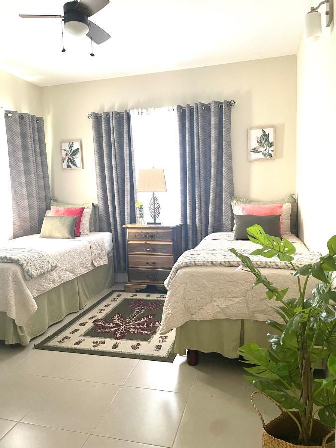 Seashore Vacation Home, Oceanpointe, Lucea, Jamaica Exteriör bild